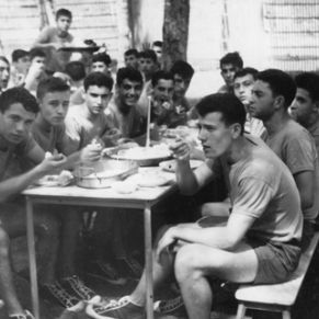 Comiendo_en_Camapamento_1962