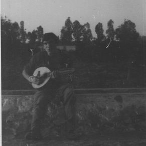 Dominguito_en_la_acequia