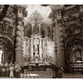 Iglesia_con_monaguillos